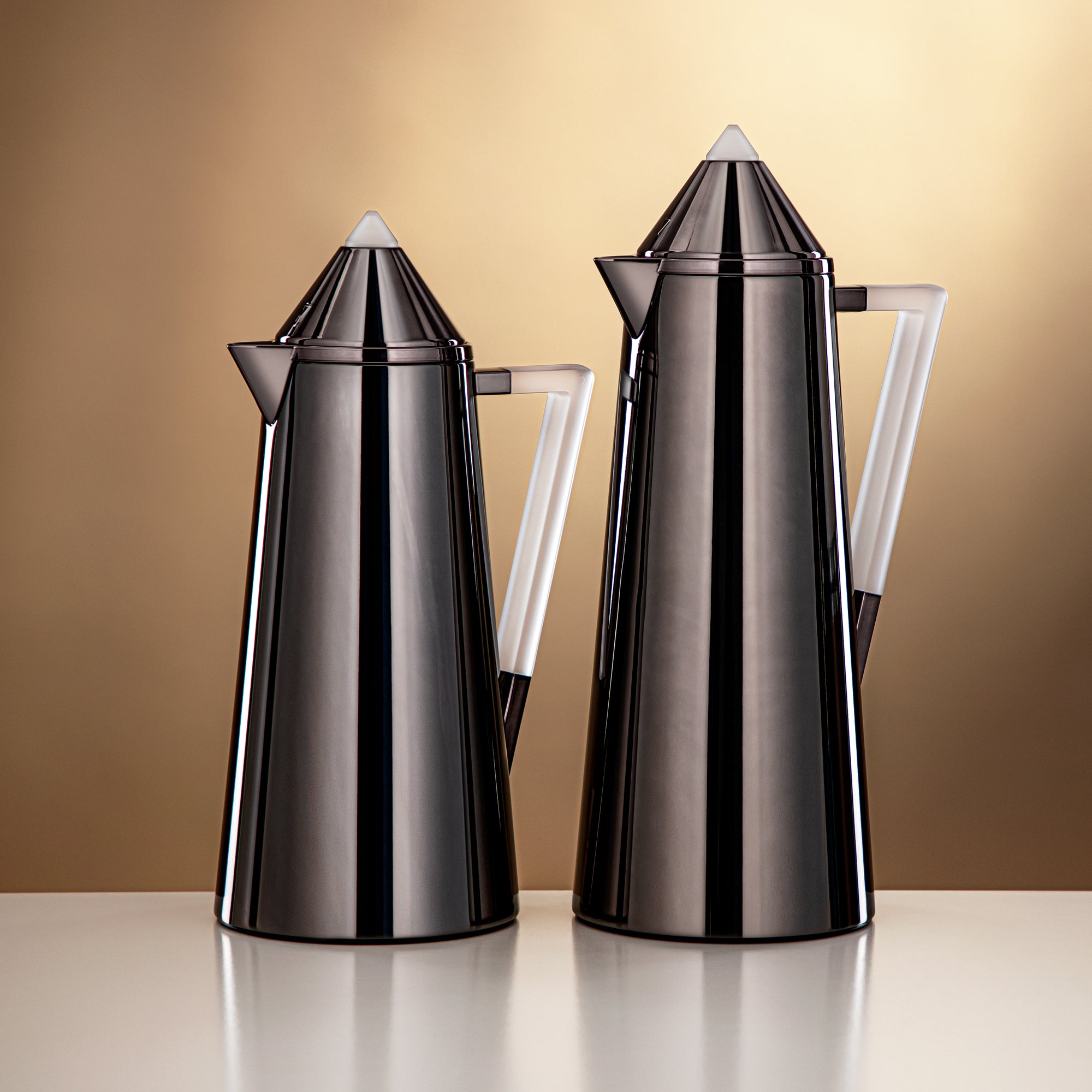 Almarjan Vacuum flask 0.7L + 1.0L Gun black & frost (FG818-070/100 GBL/FA)