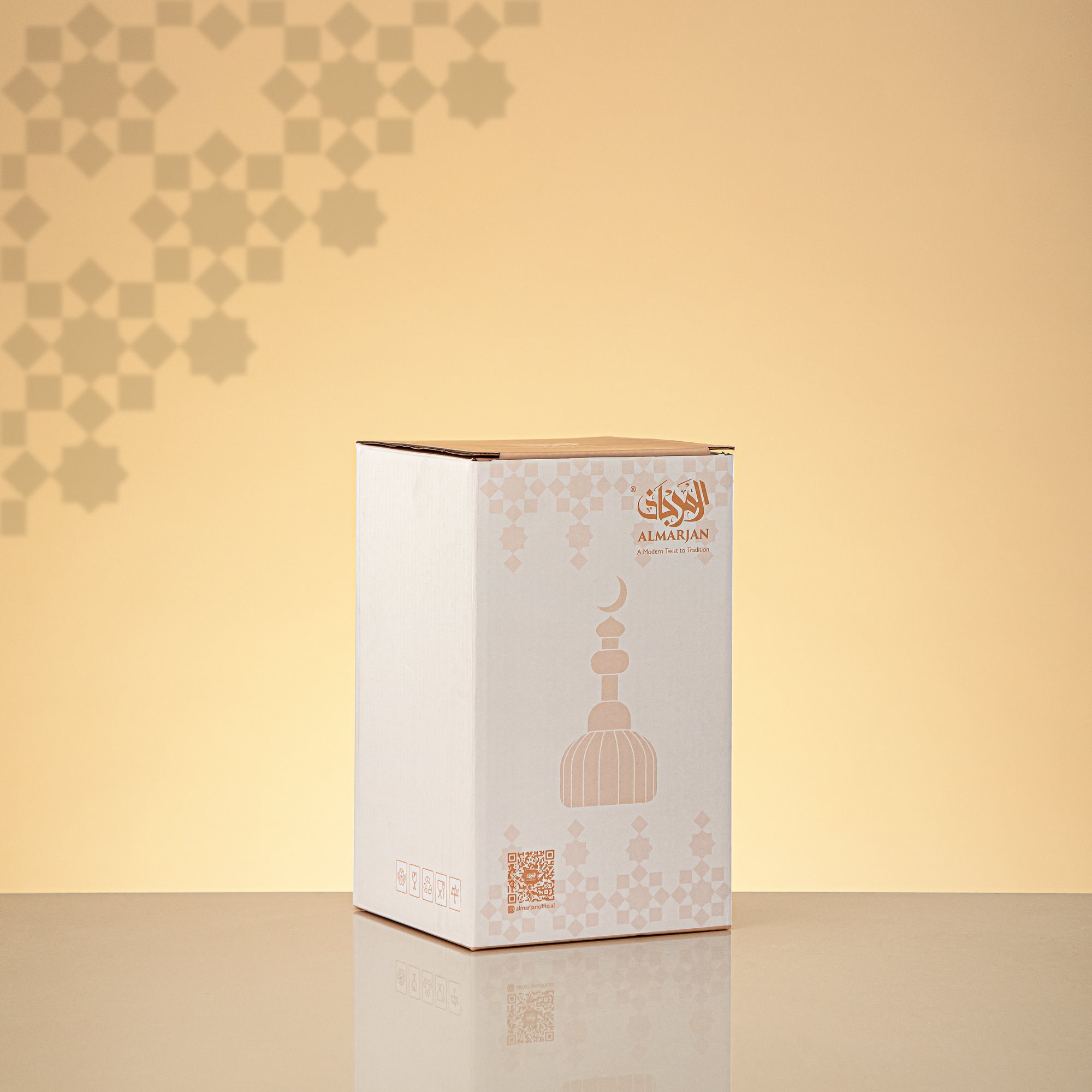 Almarjan Minaret Table Decoration 17cm x 9cm Ivory with Silver Lines & Crescent Moon – Noor Al Layali