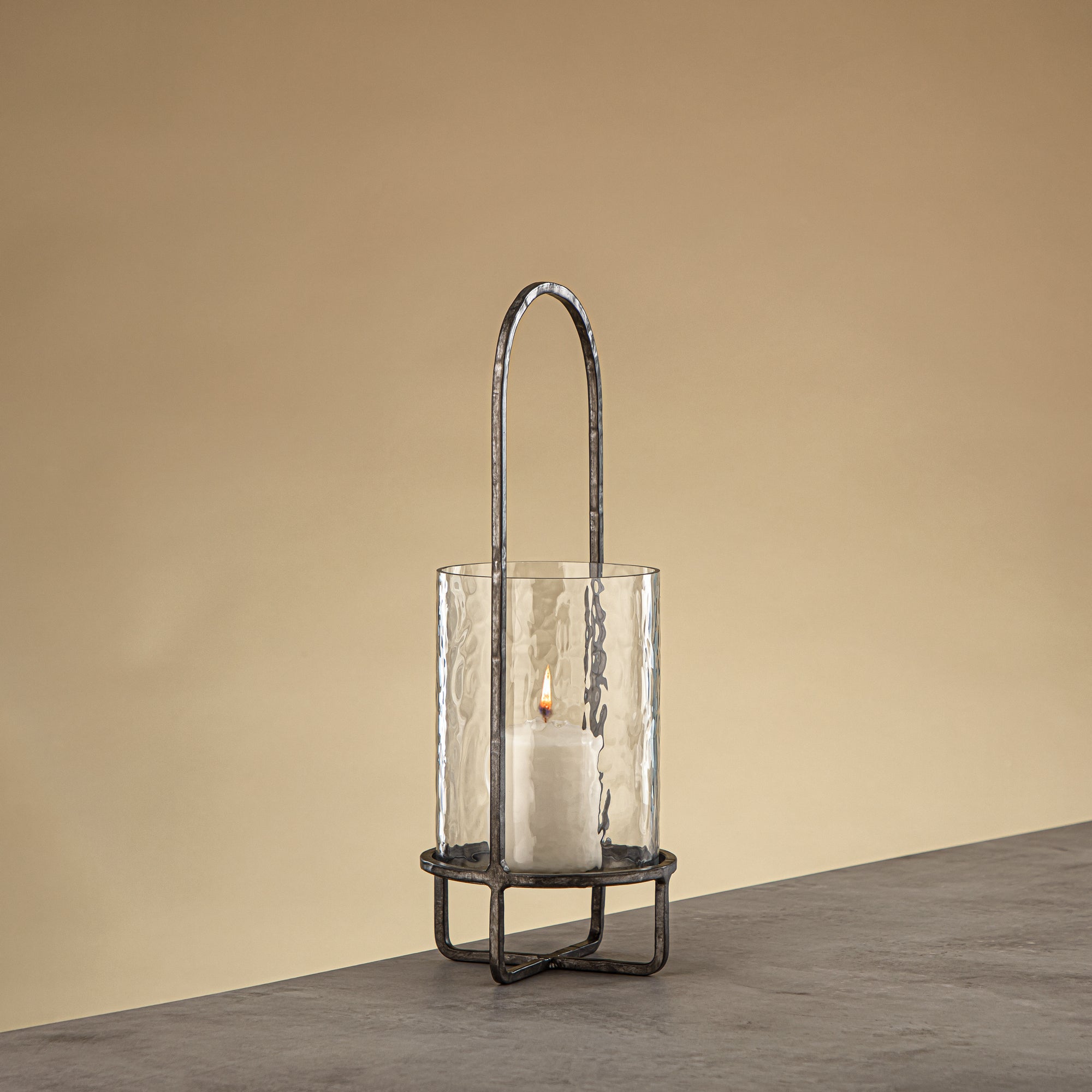 Almarjan Miles Hurricane Lantern Hammered Glass 13.5x13.5x36 CM Vintage Silver Stand (GMT2960002)