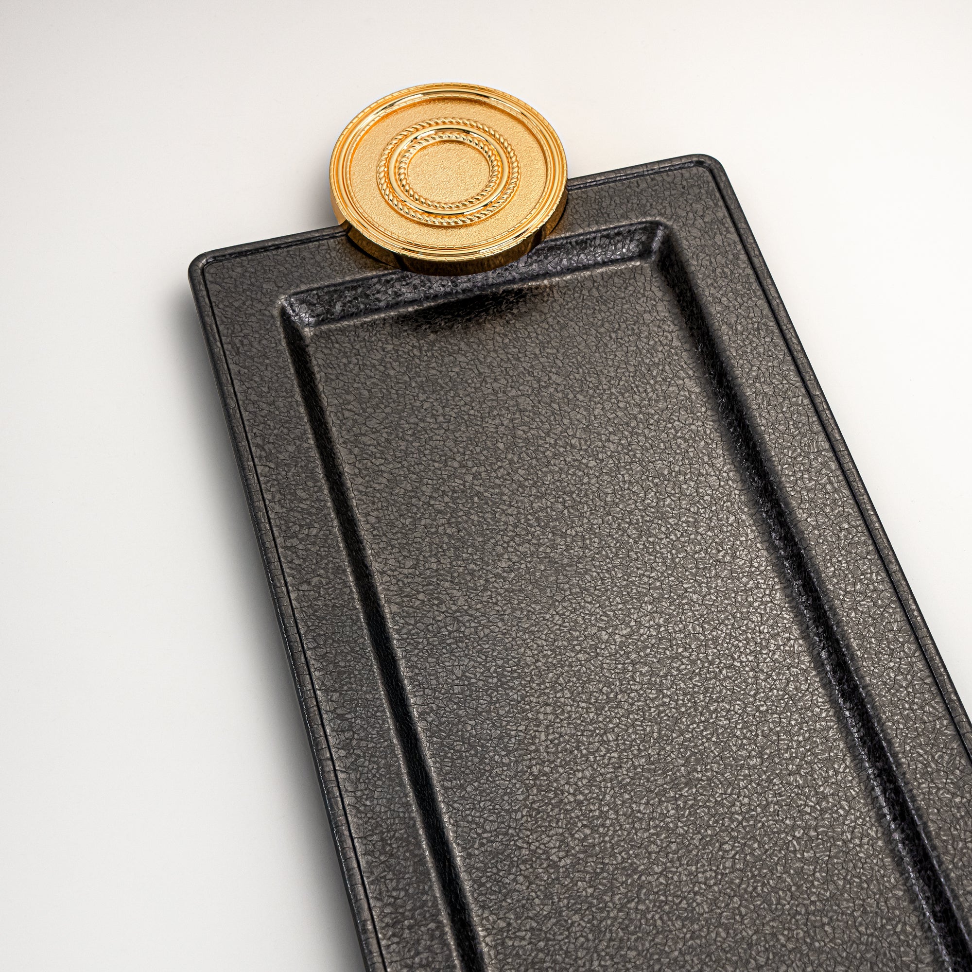 صينية تقديم المرجان 56 سم أسود وذهبي بتصميم متشقق