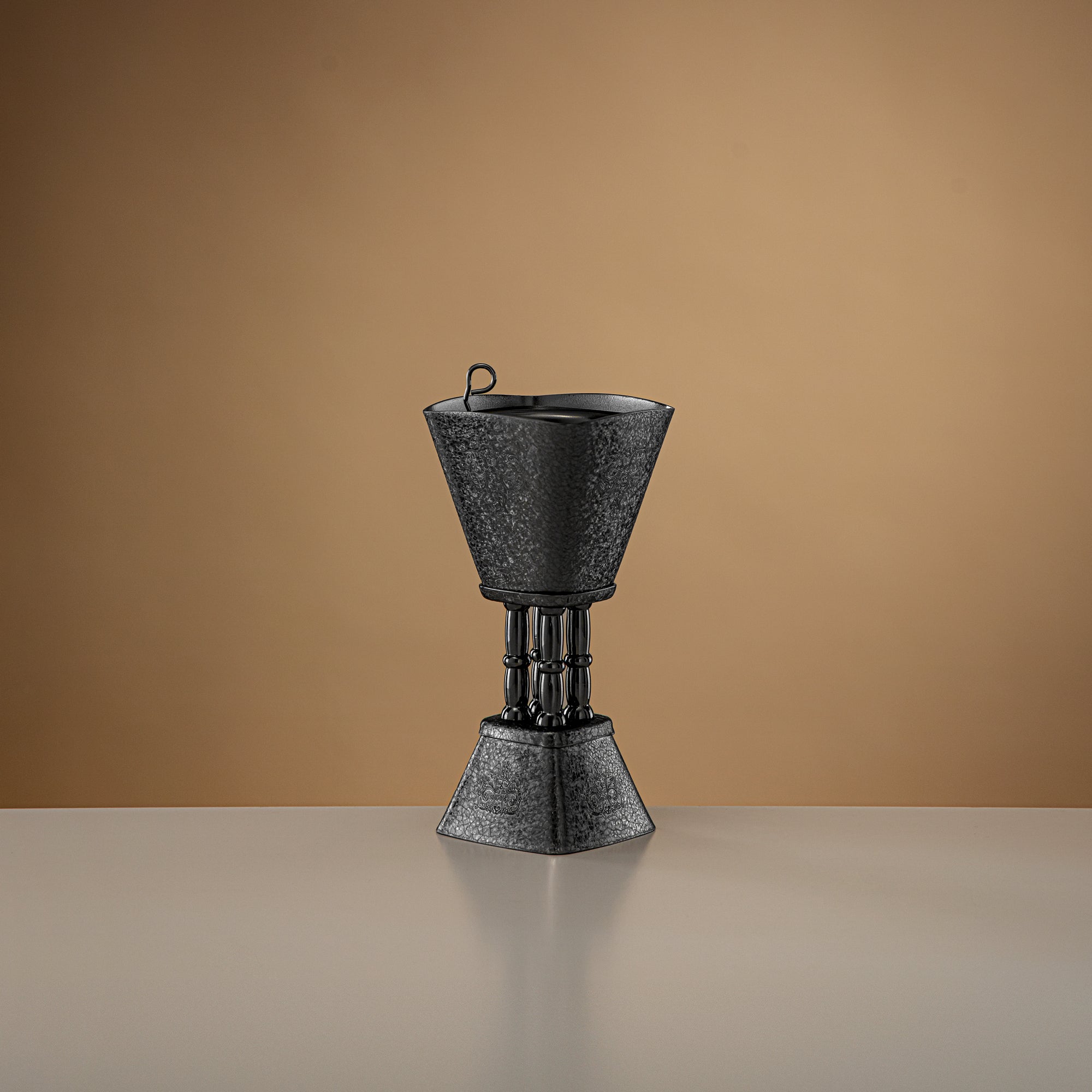 مبخرة المرجان باللون الأسود المتشقق 18 سم