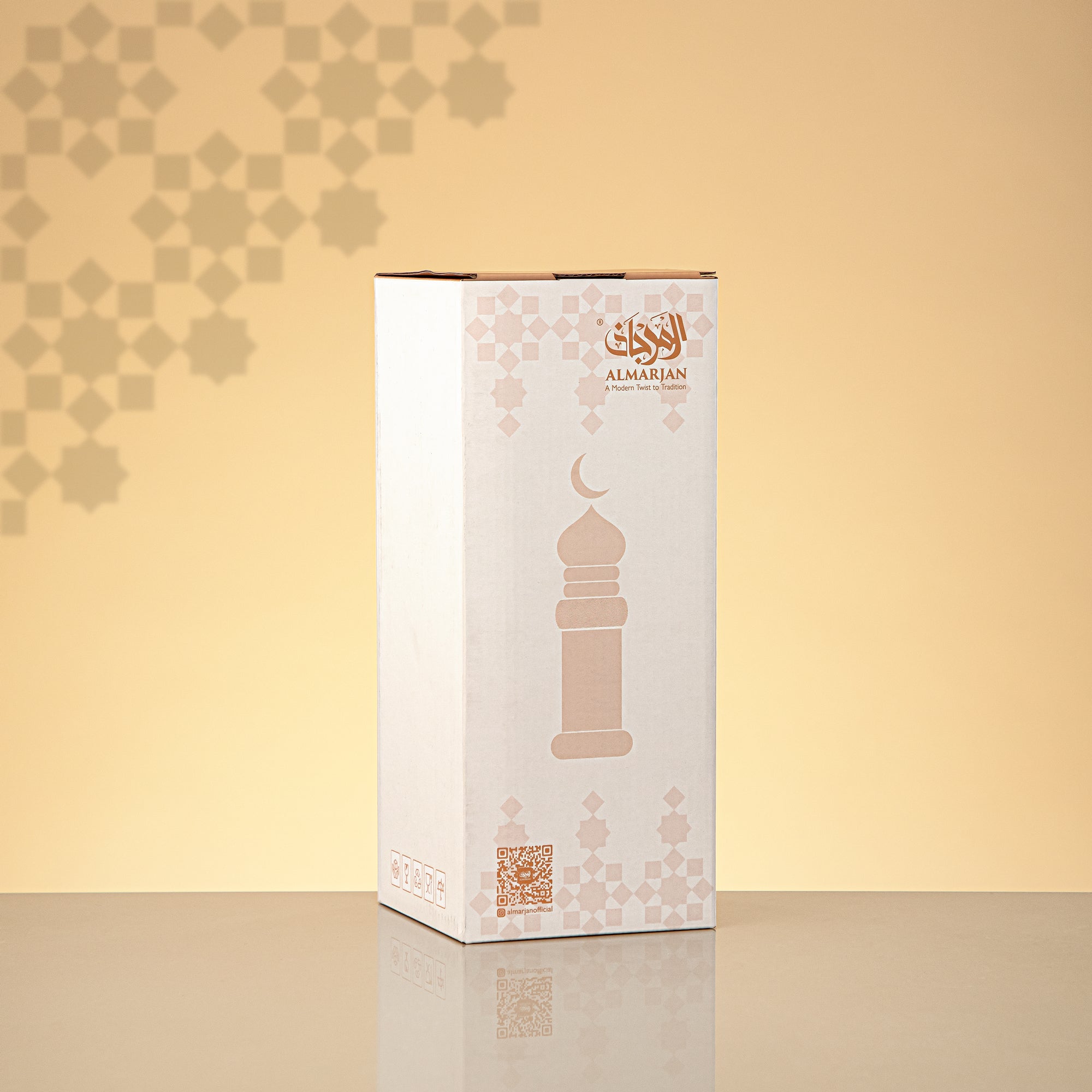 المرجان مئذنة زينة طاولة 24cm x 8cm عاجي مع خطوط ذهبية وهلال – Noor Al Layali