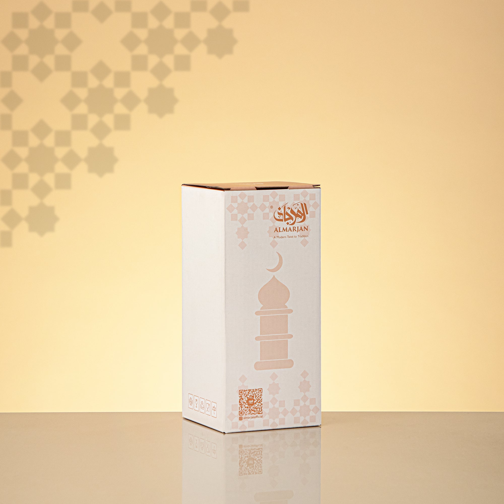 Almarjan Minaret Table Decoration 16.5cm x 6cm Transparent Green with Golden Lines & Crescent Moon – Noor Al Layali